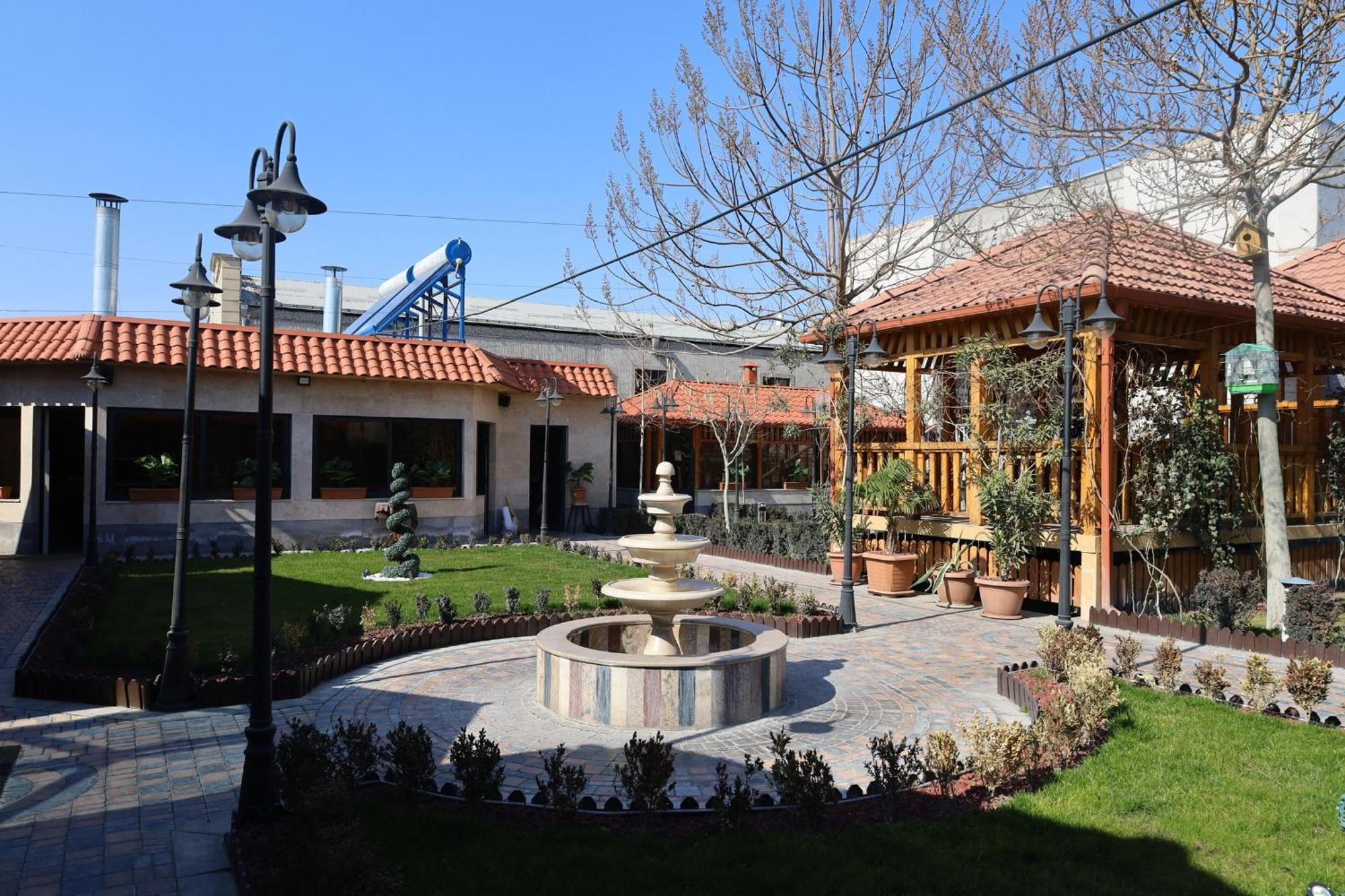 Tnak Hotel Ereván Exterior foto